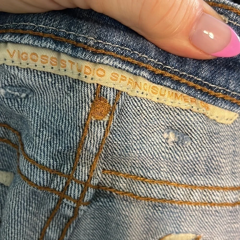 Vigoss Fiona Shorts Stretch Denim Size 26 Distressed Embroidered Hem & Pockets
